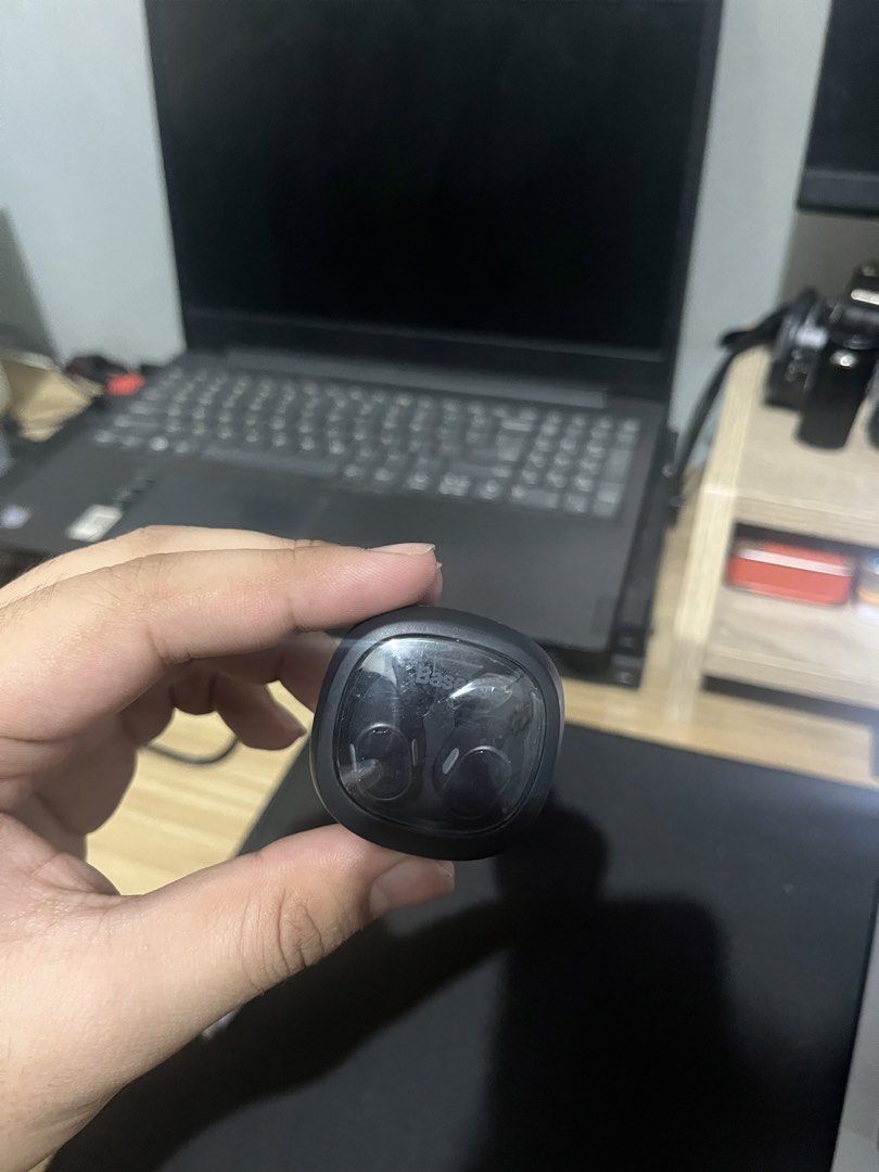 Baseus Earbuds Wireless (Category: Earphones) located in Mandaluyong City. Submitted by tacotonk (Listing ID 1423316894, Image 2). Description: - Baseus earbuds - Black color - Charging case included - Black charging case with transparent lid.