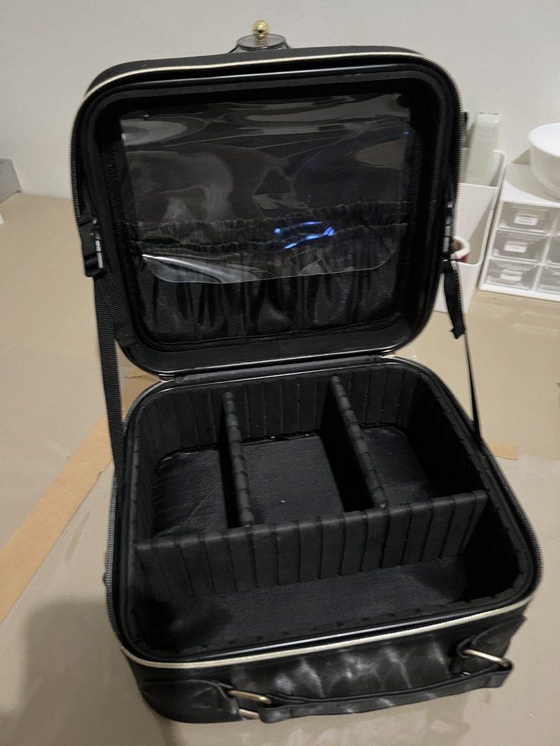 Makeup Case with mirror & Adjustable Dividers (Category: Makeup) located in Quezon City. Submitted by styleandcomfort (Listing ID 1423359285, Image 2). Description: Please zoom in for details (stains and damages) Got this for around 1,500 Message me for inquiries 😊.