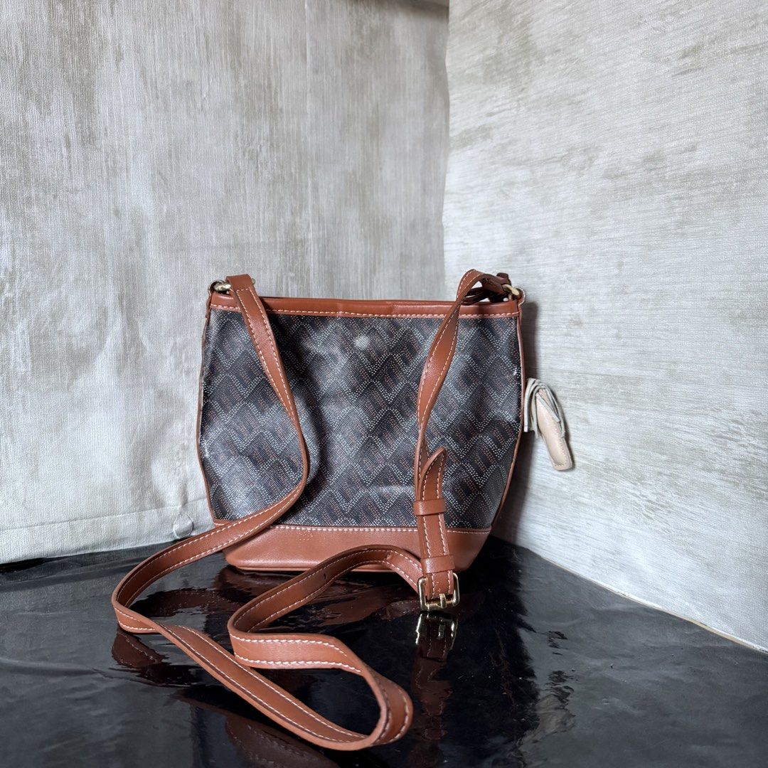 Brown Shoulder Bag with Horse Charm (Category: Shoulder Bags) located in Dagupan City. Submitted by hangoverph (Listing ID 1423314354, Image 2). Description: - Once used - Perfect for everyday wear or special events - Brand: Emo Like (Korean Brand) - RFS: decluttering.