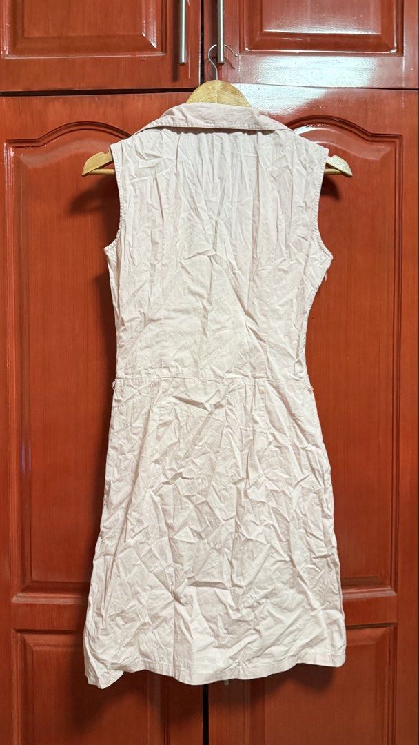 Casual pink ruffle dress (Category: Dresses) located in Amadeo. Submitted by beaflr (Listing ID 1423406817, Image 3). Description: - Can fit a Semi-medium - ruffled front.