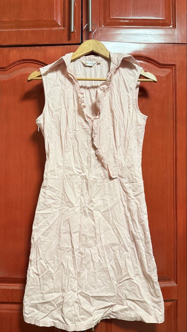 Casual pink ruffle dress (Category: Dresses) located in Amadeo. Submitted by beaflr (Listing ID 1423406817, Image 1). Description: - Can fit a Semi-medium - ruffled front.