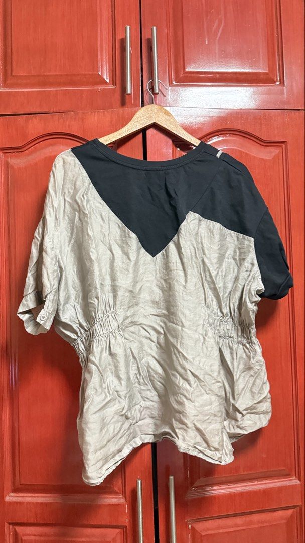 Color Block Top (Category: Sleeveless) located in Amadeo. Submitted by beaflr (Listing ID 1423406816, Image 2). Description: .