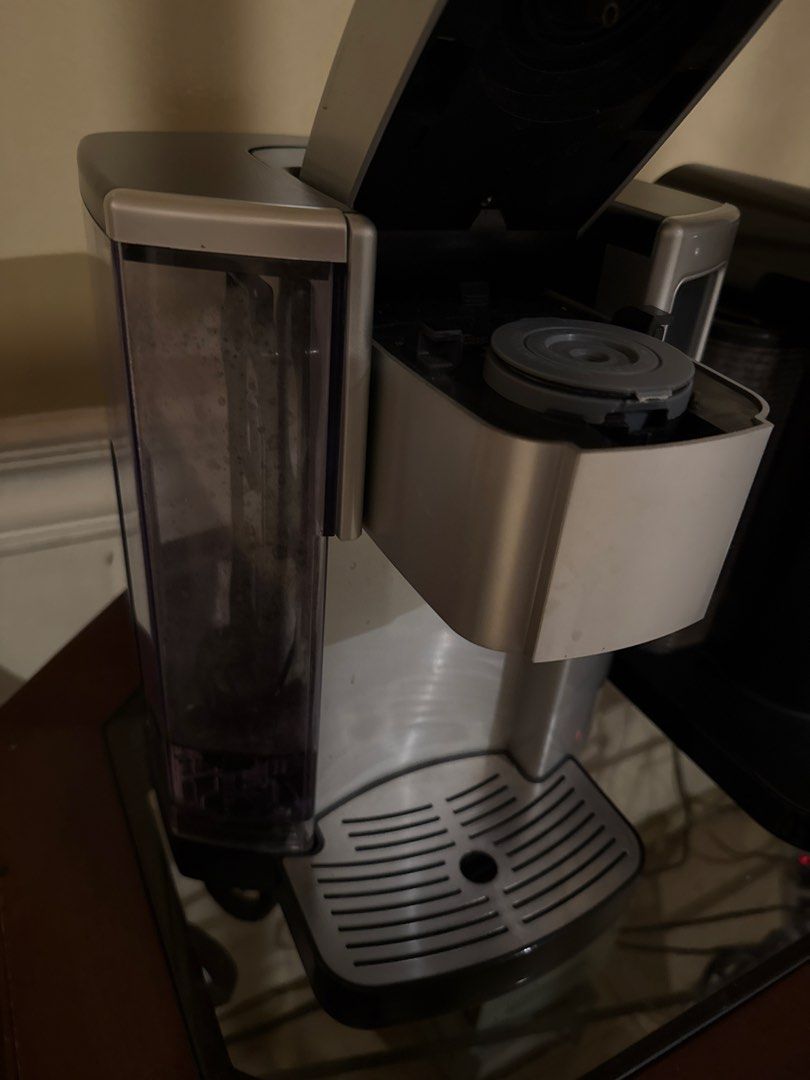 Cuisinart Single-Serve Coffee Maker (Category: Coffee Machines & Makers) located in Talisay. Submitted by secondsbyvan (Listing ID 1423382879, Image 3). Description: - Cuisinart single-serve coffee maker - Features a digital display - Easy-to-use menu and brew buttons - Includes water reservoir - Drip tray included - Compatible with coffee pods - In good working condition.
