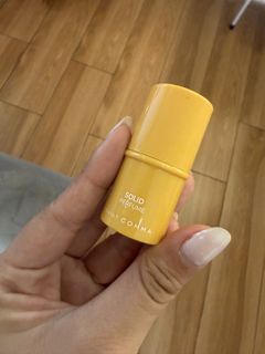 (Category: ) located in . Submitted by destashingmycloset (Listing ID 1423280578, Image 1). Description: .