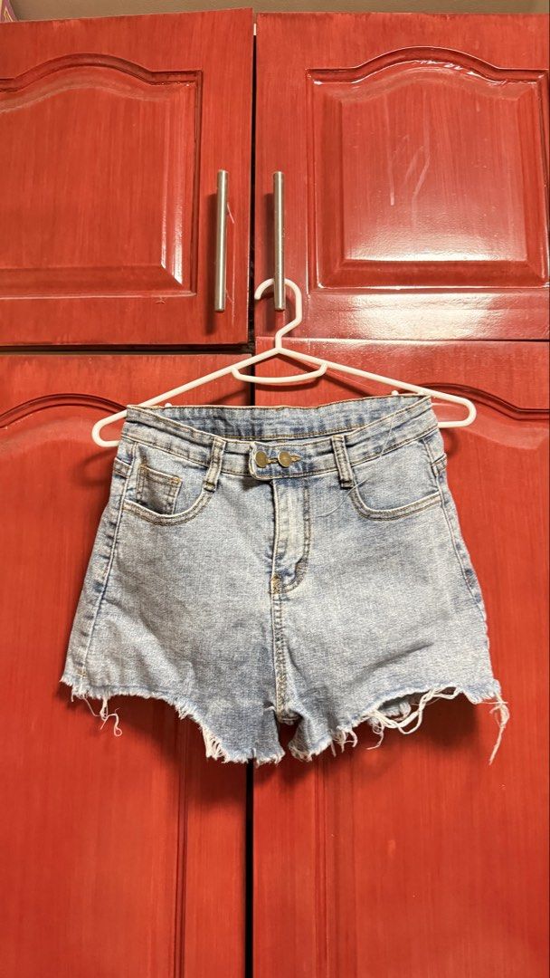 Denim Shorts (Category: Shorts) located in Amadeo. Submitted by beaflr (Listing ID 1423406804, Image 1). Description: Size 26-27 Manipis lang .
