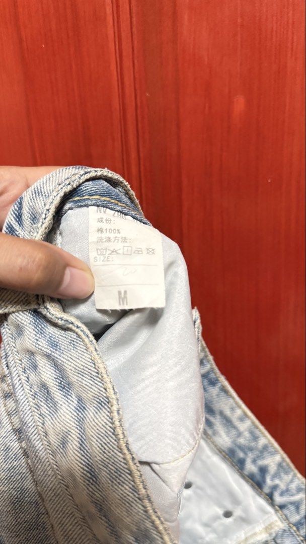 Denim shorts (Category: Shorts) located in Amadeo. Submitted by beaflr (Listing ID 1423406808, Image 3). Description: Size 26-27 .