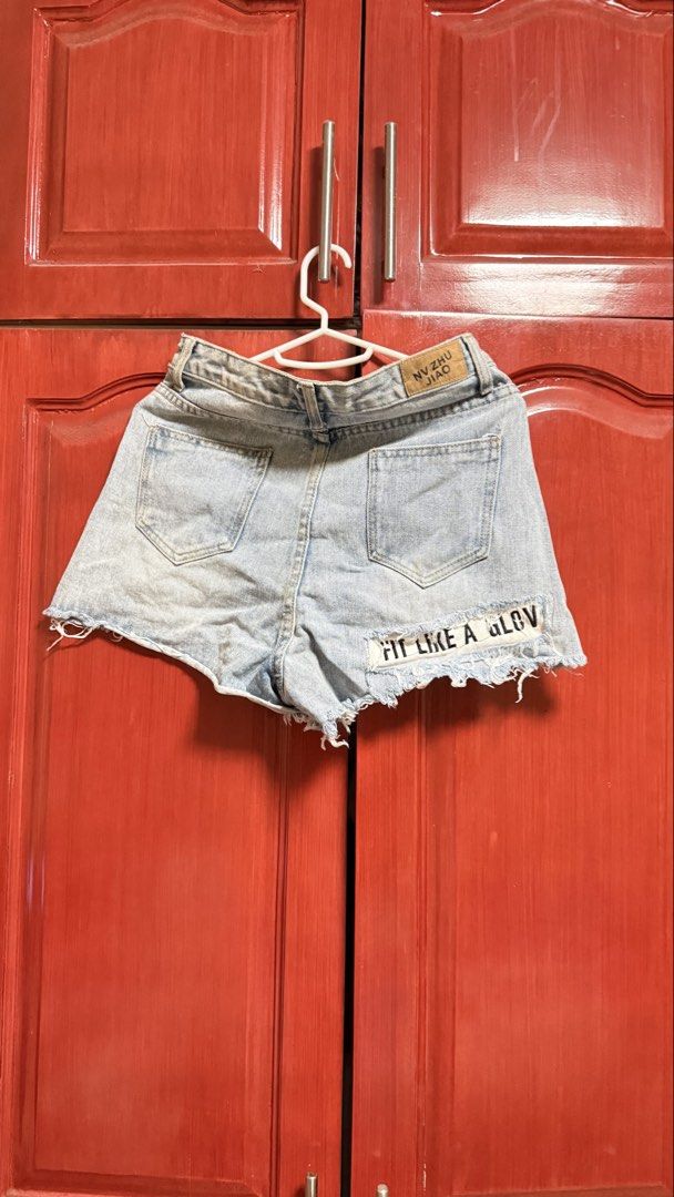 Denim shorts (Category: Shorts) located in Amadeo. Submitted by beaflr (Listing ID 1423406808, Image 2). Description: Size 26-27 .