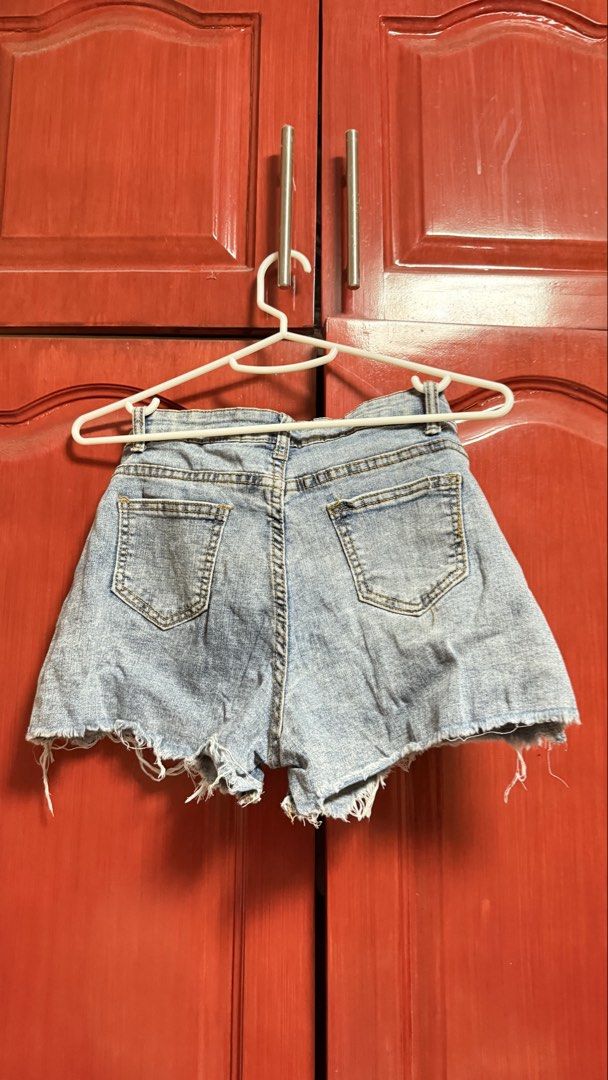 Denim Shorts (Category: Shorts) located in Amadeo. Submitted by beaflr (Listing ID 1423406804, Image 2). Description: Size 26-27 Manipis lang .