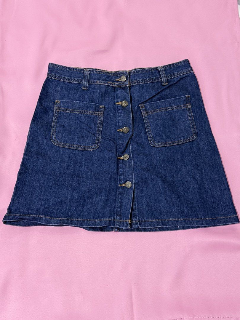 Denim Studded Mini Skirt (Category: Skirts) located in Mansalay. Submitted by declutterandco (Listing ID 1423366501, Image 2). Description: fits size 28-30 .