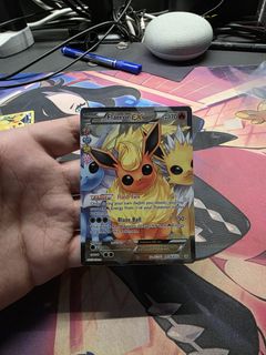 Flareon EX Ultra Rare Full Art Holo Pokemon Card - RC28/RC32 Generations  Radiant Collection