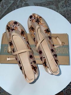 (Category: ) located in . Submitted by ruangcloset (Listing ID 1423391818, Image 1). Description: .