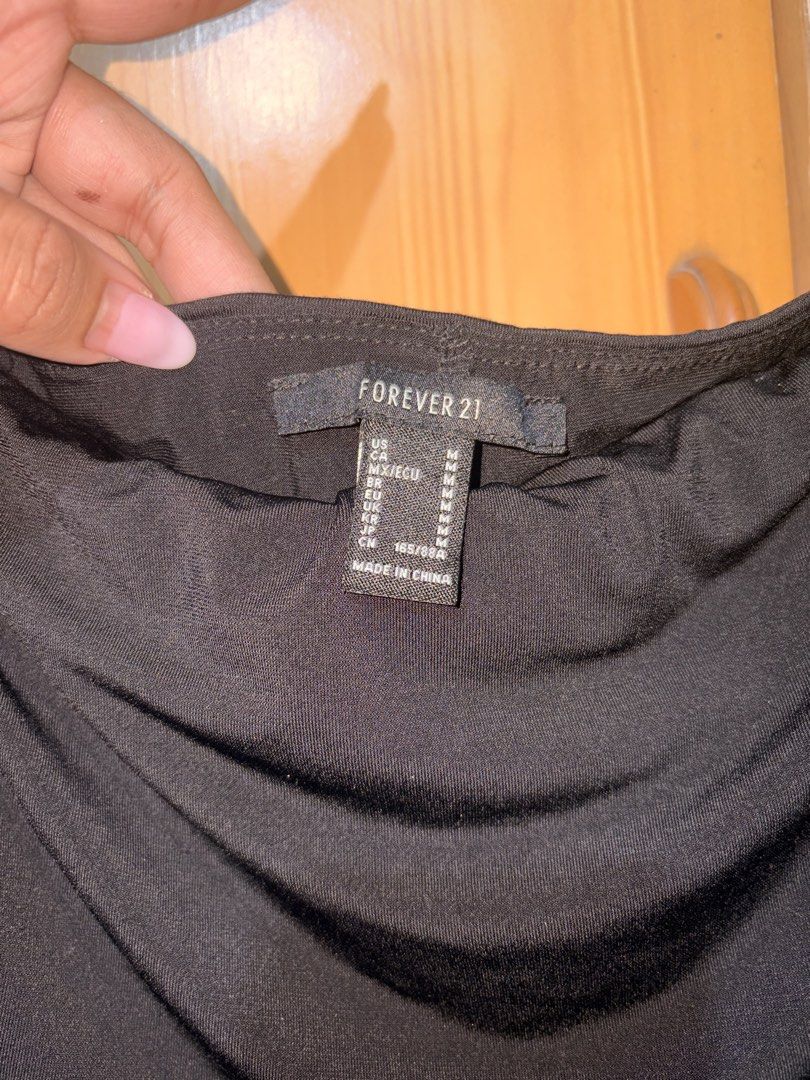 Forever 21 Off-Shoulder Top (Category: Others Tops) located in Manila. Submitted by ciiii1 (Listing ID 1423416776, Image 3). Description: Black off-shoulder top from Forever 21. Features long sleeves and a ruched neckline. The tag indicates a size M. Fits M-L. The top is a solid black color, making it easy to pair with different bottoms..