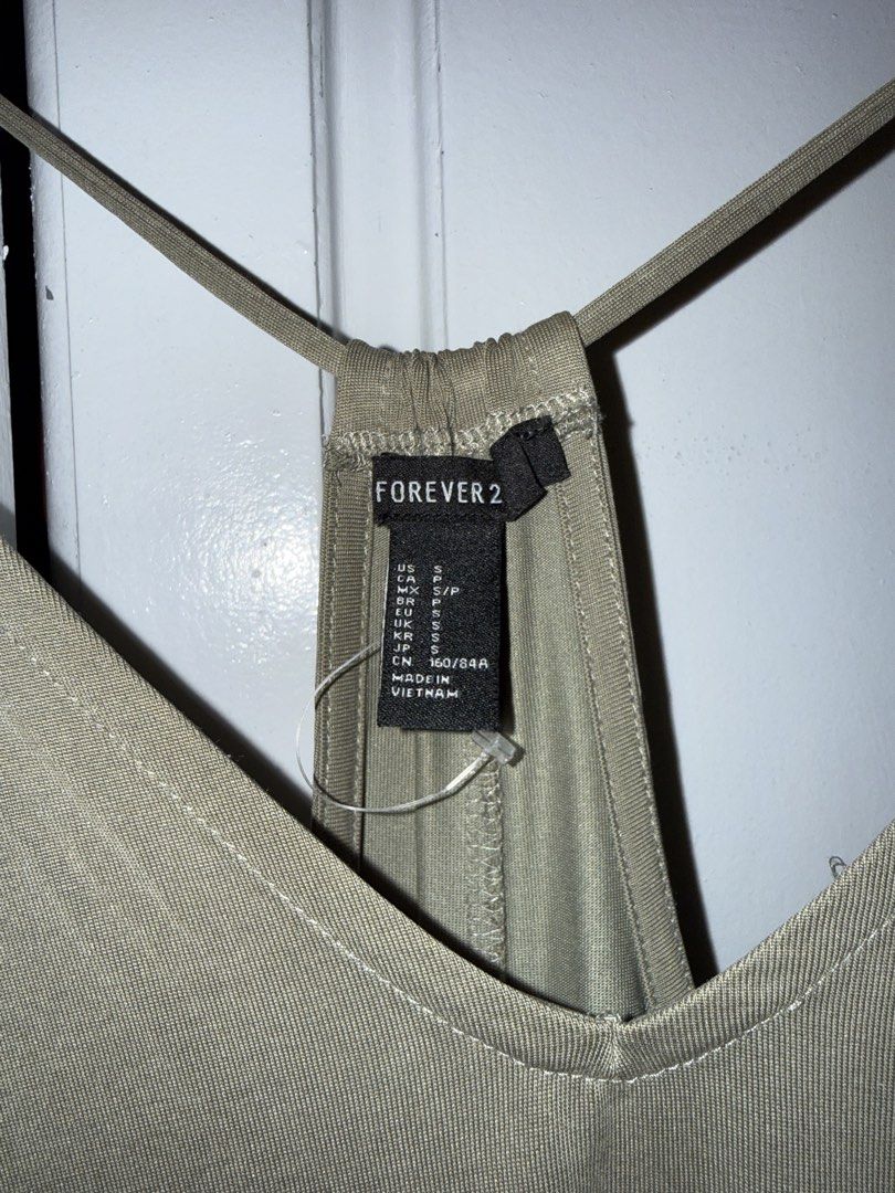 Forever 21 Olive Green Dress (Category: Dresses) located in Cavite. Submitted by cc.bagvault (Listing ID 1423318277, Image 2). Description: - Forever 21 olive green dress - Size: S - Made in Vietnam - Perfect for casual wear and layering - Versatile wardrobe piece - used twice lang (no issues) - RFS: decluttering .