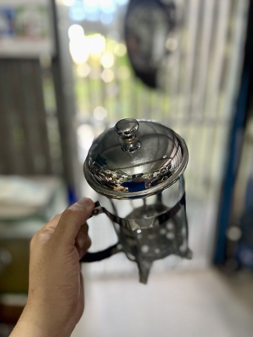 French Press Coffee Maker (Category: Coffee Machines & Makers) located in Cabanatuan. Submitted by shiamendoza (Listing ID 1423366041, Image 2). Description: - French press coffee maker - Glass carafe - Stainless steel frame and lid - Black handle for easy grip - Visible filter mechanism - Perfect for home brewing.