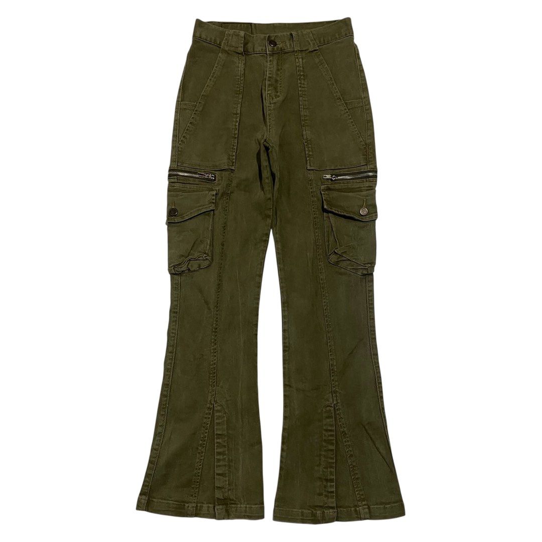Grunge Multi Pocket Flared Pants (Category: Jeans) located in Calamba. Submitted by vxd3.store (Listing ID 1423342162, Image 1). Description: Grunge Multi Pocket Flared Pants Waist 28 Length 39.5 Leg Open 9.5 Thigh 10.5 Rise 11 -good condition -no issue -need wash .
