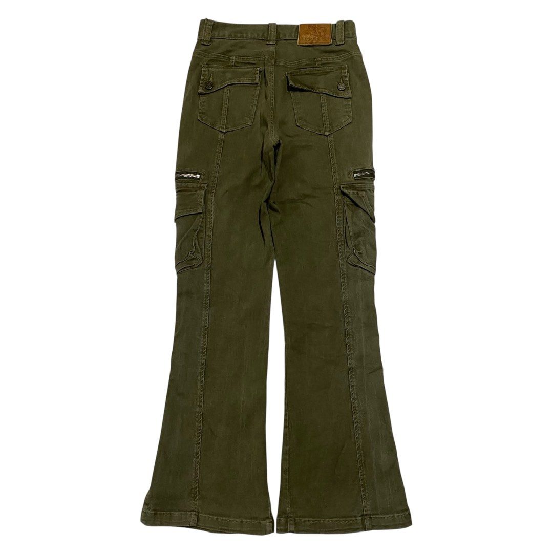 Grunge Multi Pocket Flared Pants (Category: Jeans) located in Calamba. Submitted by vxd3.store (Listing ID 1423342162, Image 2). Description: Grunge Multi Pocket Flared Pants Waist 28 Length 39.5 Leg Open 9.5 Thigh 10.5 Rise 11 -good condition -no issue -need wash .