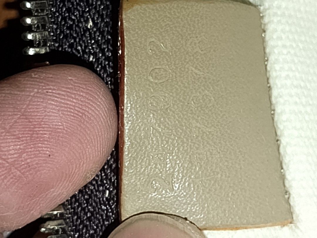 Gucci Leather Wallet (Category: Luxury Bags & Wallets) located in Quezon City. Submitted by jonathan_ilog18 (Listing ID 1423286909, Image 2). Description: Authentic Gucci leather wallet. Features zip closure, wrist strap, and fabric lining. Includes Gucci logo and "Made in Italy" tag. Neutral color..