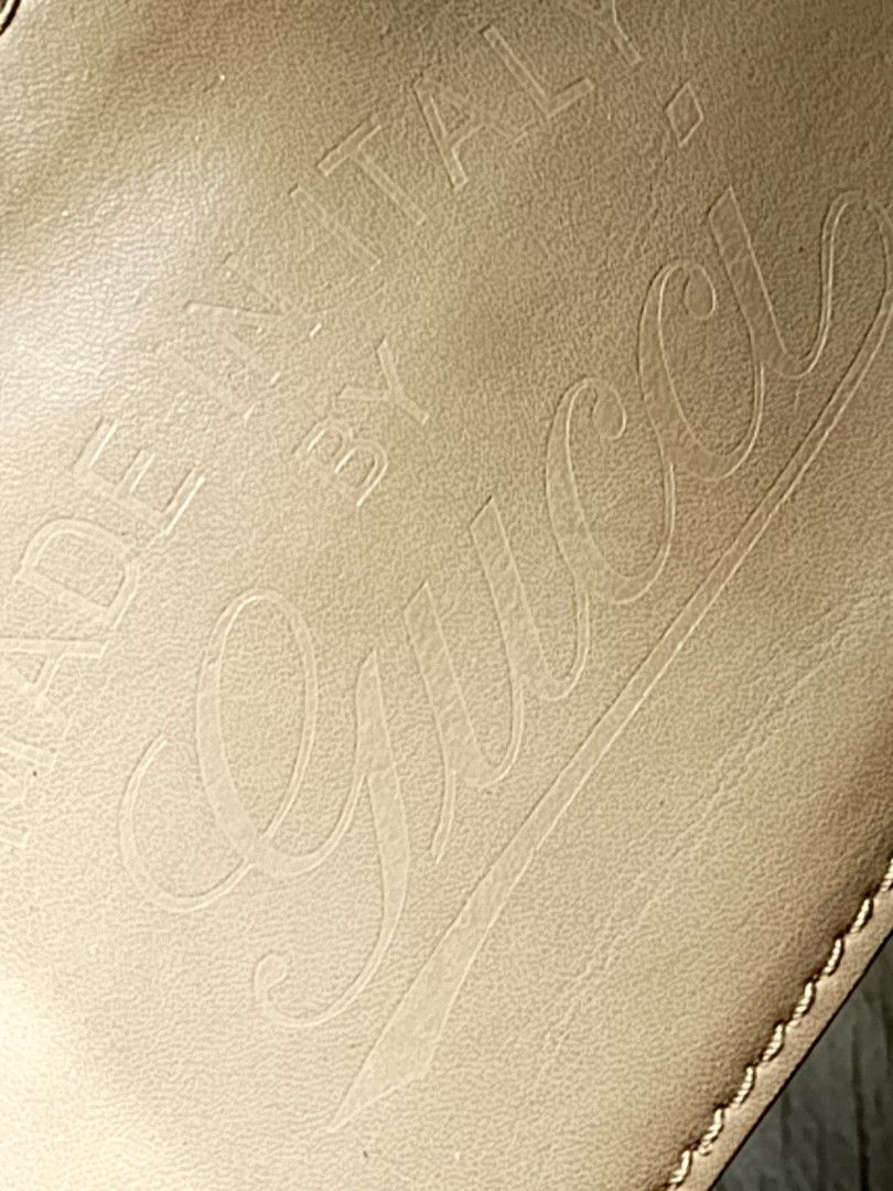 Gucci Leather Wallet (Category: Luxury Bags & Wallets) located in Quezon City. Submitted by jonathan_ilog18 (Listing ID 1423286909, Image 3). Description: Authentic Gucci leather wallet. Features zip closure, wrist strap, and fabric lining. Includes Gucci logo and "Made in Italy" tag. Neutral color..