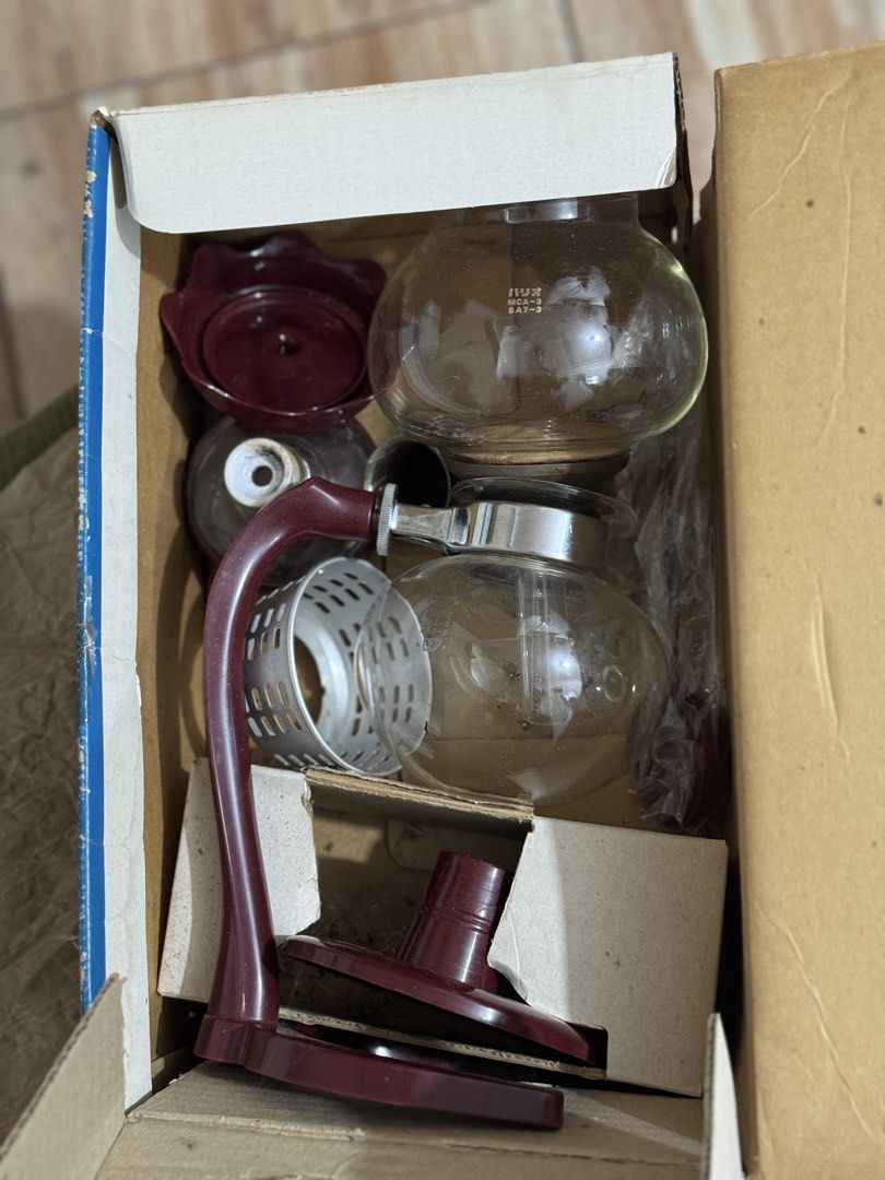 Hario Coffee Syphon (Maroon Accent) (Category: Coffee Machines & Makers) located in Paranaque City. Submitted by ultra.violet (Listing ID 1423415864, Image 1). Description: Brand new with box Never used.