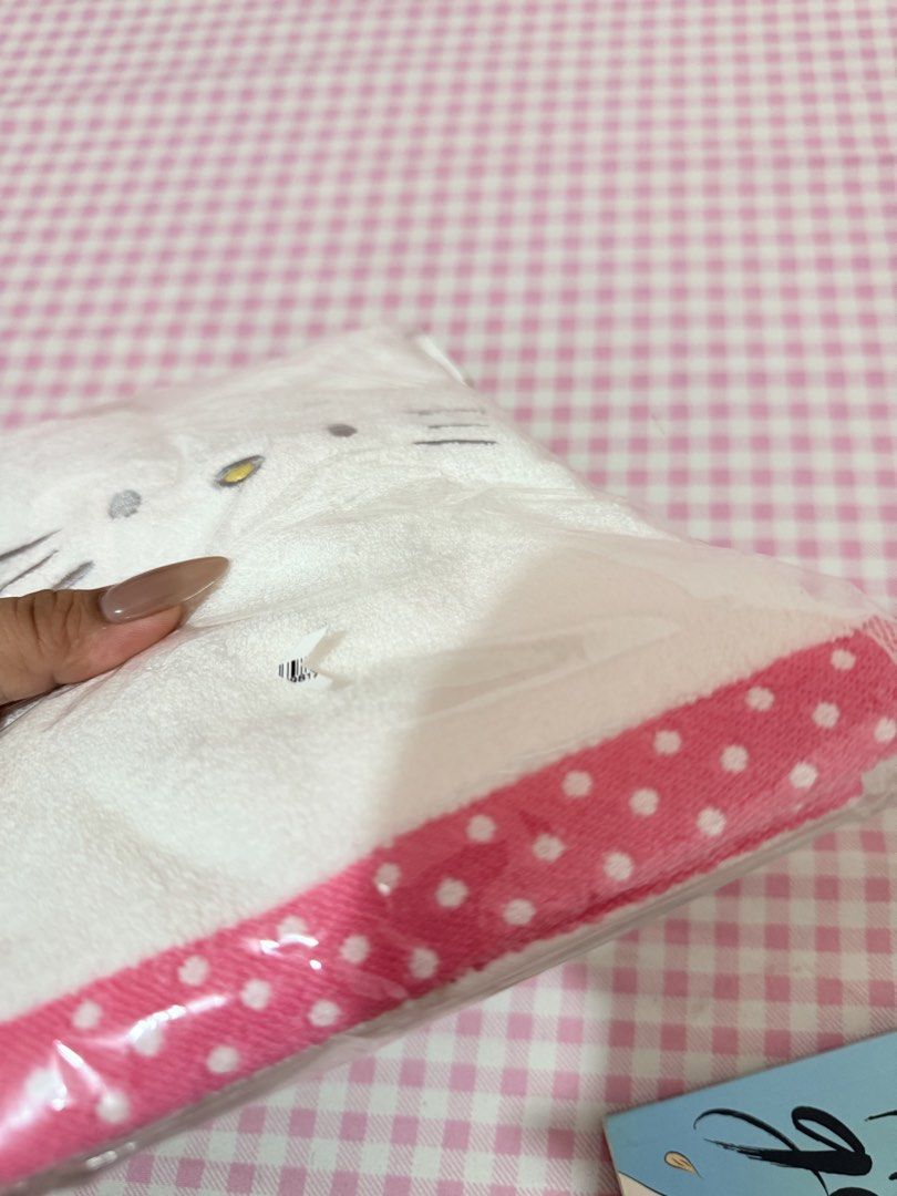 Hello Kitty Hand Towel (Category: Bedding & Towels) located in Dasmarinas. Submitted by itscha_ (Listing ID 1423364851, Image 3). Description: Original from Japan po ❤️.