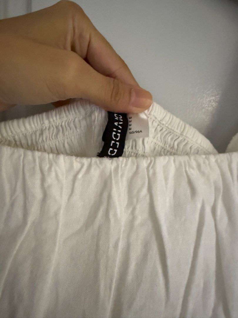 H&M Divided White Dress - Off shoulder (Category: Dresses) located in Cavite. Submitted by cc.bagvault (Listing ID 1423319641, Image 2). Description: used once no issues RFS: decluttering .