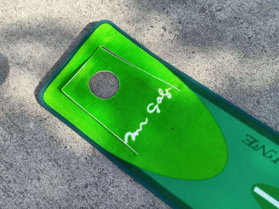 Indoor Golf Putting Green Training Mat (Category: Golf) located in Bulacan. Submitted by ton0774 (Listing ID 1423390947, Image 2). Description: Indoor Golf Putting Green Training Mat 308cm Ang haba nya in great condition no issue 1k Only Pulilan Bulacan Area.