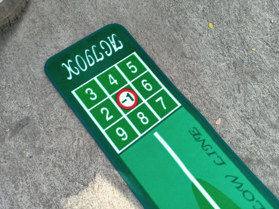 Indoor Golf Putting Green Training Mat (Category: Golf) located in Bulacan. Submitted by ton0774 (Listing ID 1423390947, Image 3). Description: Indoor Golf Putting Green Training Mat 308cm Ang haba nya in great condition no issue 1k Only Pulilan Bulacan Area.