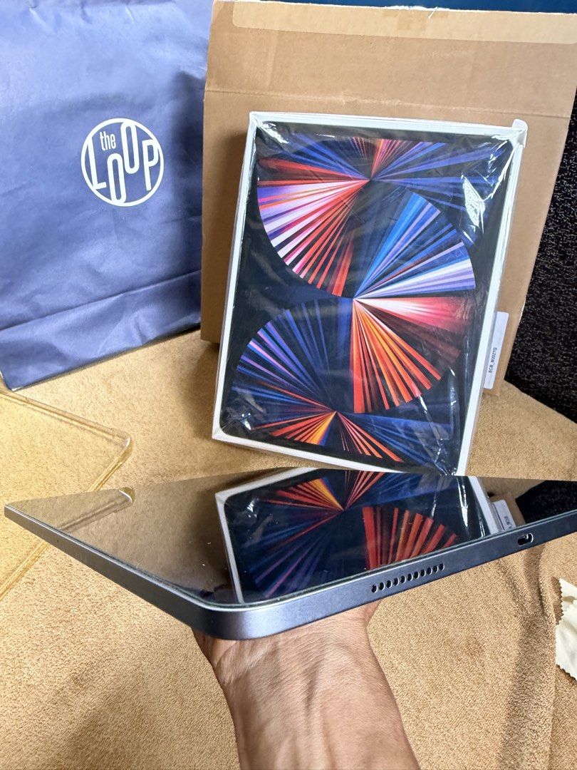 ipad pro m1 12.9 128gb space gray (Category: iPad) located in Calamba. Submitted by bry312 (Listing ID 1423280505, Image 3). Description: for sale ipad pro m1 128gb space gray. 99% smoot all in. screen protected since day 1. no dents or scratch. no icloud ussue. reset and check all you want. there are some amoled burn. please refer at the photos before you inquire. andyan na po yung lcd amoled burn issue. slightly nego. meet up only at sm calamba