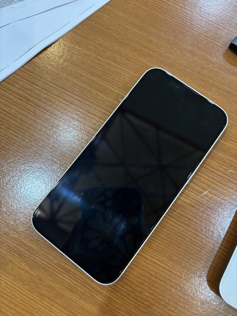 iPhone 14 256GB (Category: iPhone 14 Series) located in Batangas. Submitted by aac.e (Listing ID 1423284241, Image 1). Description: No scratches. With temper glass screen protection. Used only for a year. Will reformat. 82% batt health. Meet up only at Alabang.
