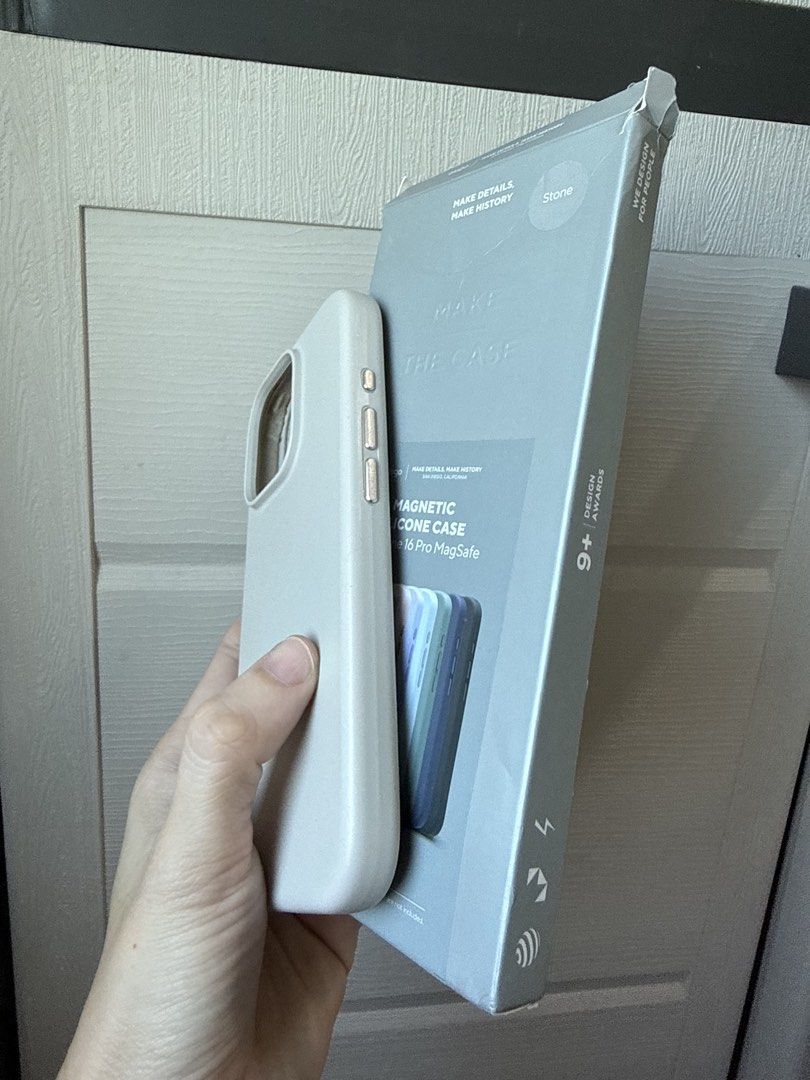 Iphone 16 Pro Elago Case (Category: Cases & Sleeves) located in San Fernando. Submitted by maindaysanik2x (Listing ID 1423299810, Image 2). Description: Preloved Bought from korea With minor usage Bought for ₱1499 Selling it for only ₱500 Stone in color.