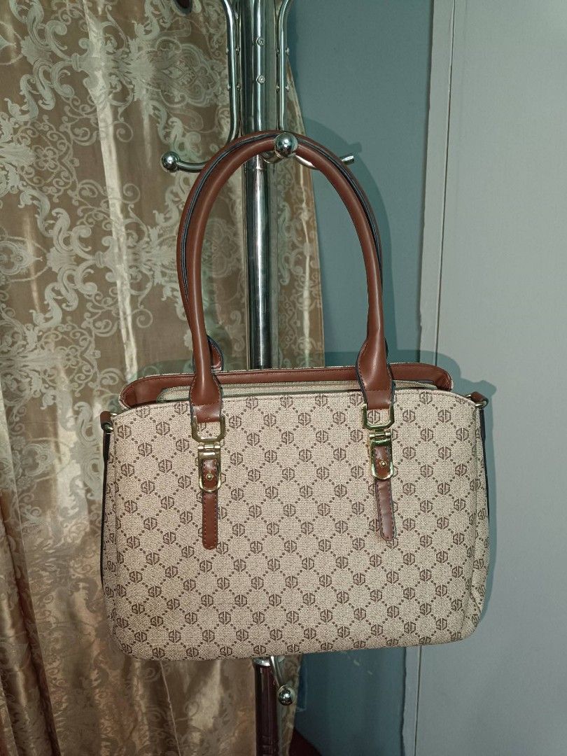 Jovanni Handbag with Brown Handles (Category: Luxury Bags & Wallets) located in Manila. Submitted by k_0ye (Listing ID 1423262695, Image 1). Description: - Jovanni handbag - Patterned exterior - Brown handles and accents - Top zipper closure - Spacious interior - Medium size - Suitable for everyday use.
