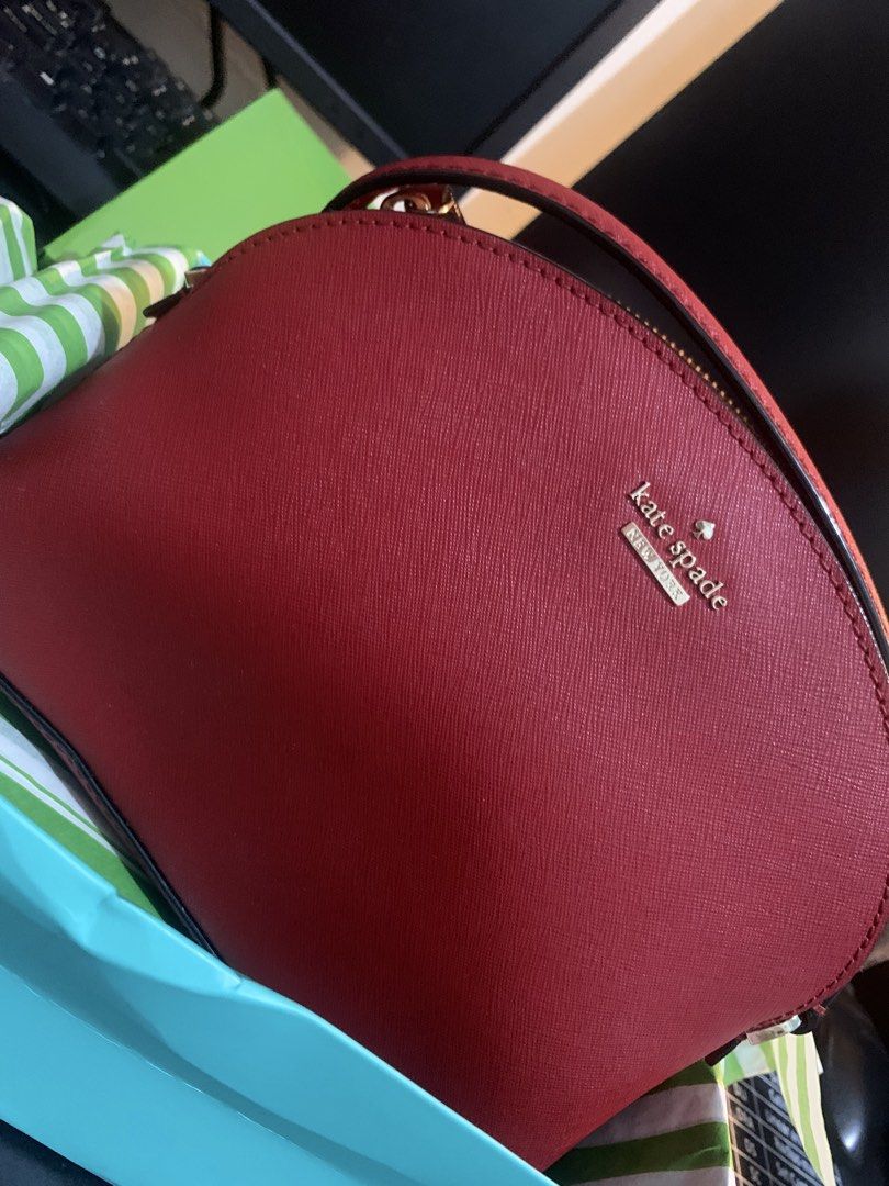 Kate Spade Cameron Street Large Hilli (Category: Luxury Bags & Wallets) located in Manila. Submitted by ajtwirl (Listing ID 1422651948, Image 1). Description: Kate Spade Cameron Street Hilli Crossbody Bag – Red ❤️ • Color: Red ❤️ • Brand new ✨ • With box and tag 📦 • Bought in Canada 🇨🇦 • RFS: Spare bag 💰 Price: ₱5,000 (negotiable) 📸 Photos posted 🎥 More photos and video available upon request Message me if interested 😊.