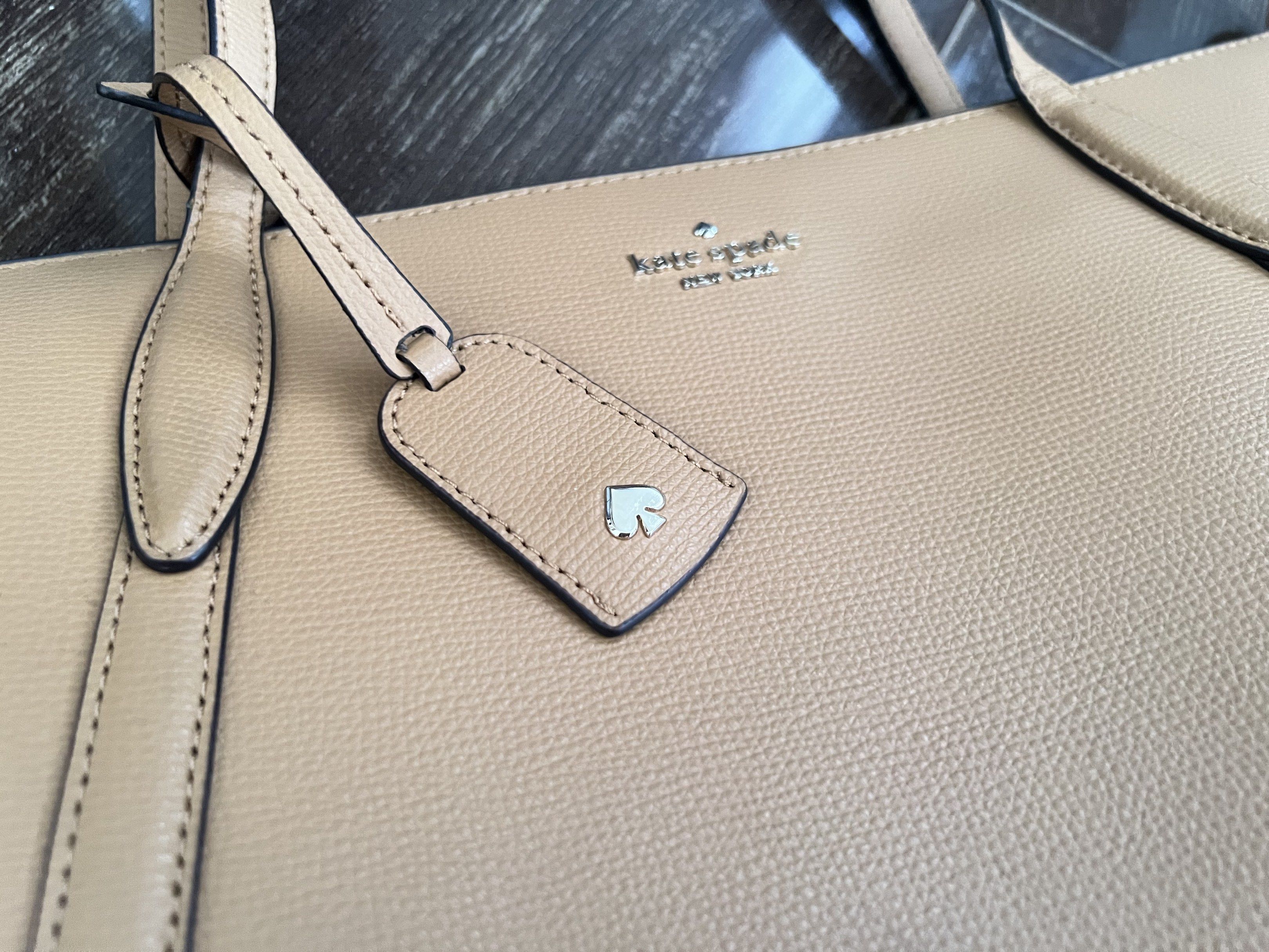 Kate Spade Cara Tote (Category: Tote Bags) located in Calamba. Submitted by _mrp_ (Listing ID 1423300071, Image 3). Description: .