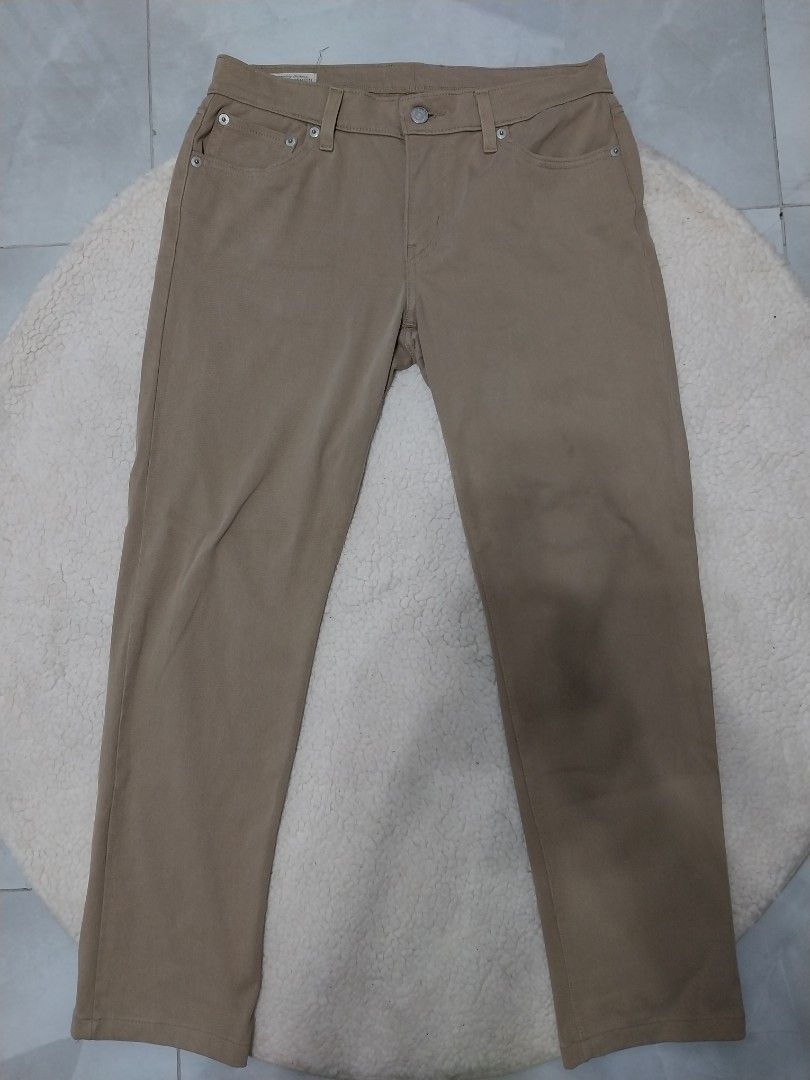 Levi's 501 Beige Pants (Category: Jeans) located in Malaybalay. Submitted by markdaumar08466 (Listing ID 1423335214, Image 1). Description: - Levi's 501 Beige Pants - Waist: Approximately 15 inches - Inseam: Approximately 29 inches - Classic five-pocket design - Features Levi's red tab - Button fly - Straight leg cut - Leather patch on back.