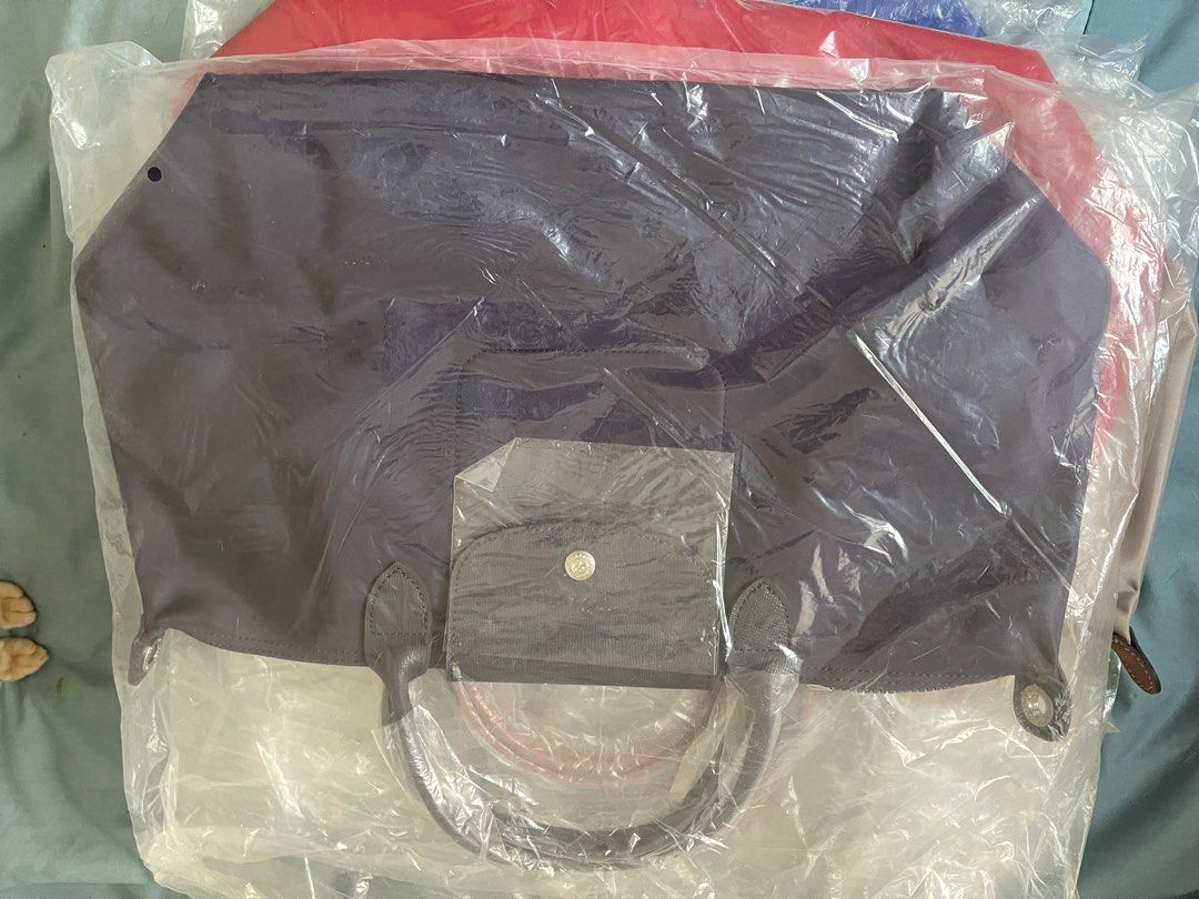 Longchamp le pliage large (Category: Shoulder Bags) located in Quezon City. Submitted by designerstuffph (Listing ID 1423427100, Image 1). Description: Authentic Rush Bnew.