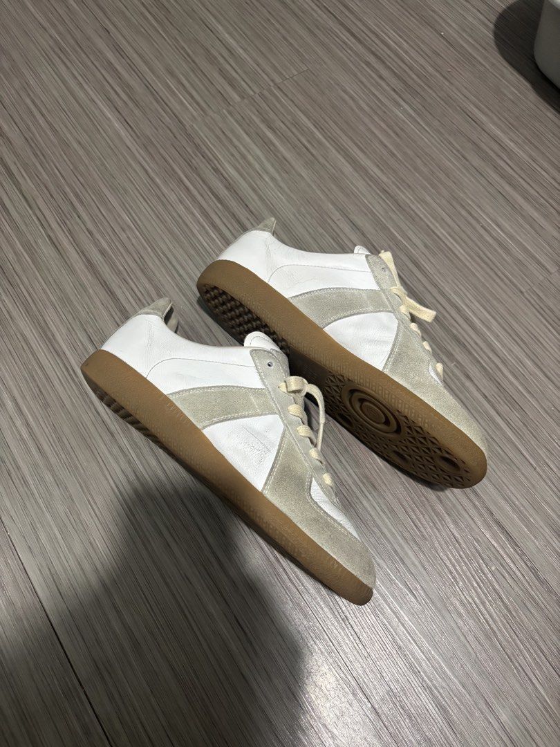 Maison Margiela Gats - Size 37.5 (Category: Sneakers) located in Pasig City. Submitted by luxproducs (Listing ID 1423377195, Image 2). Description: - Authentic Maison Margiela Replica sneakers - Size: 37.5 - 25 cm insole - Signs of usage.