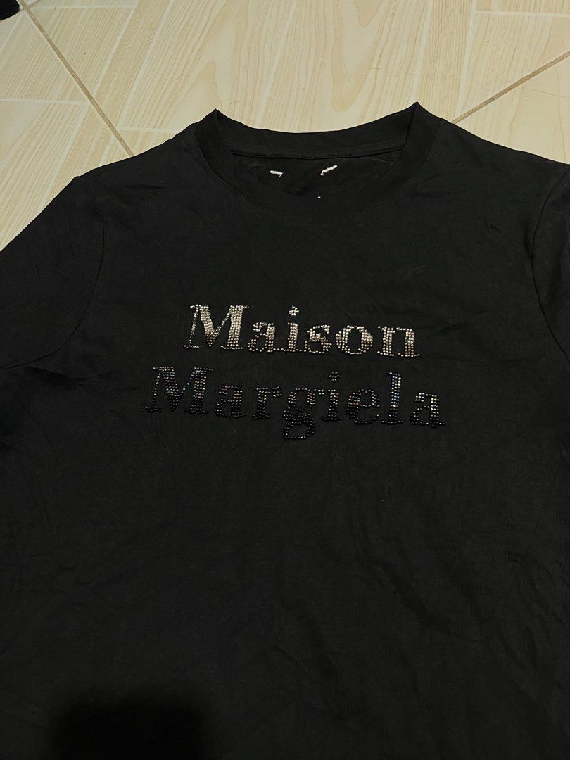 MAISON MARGIELA SHIRT (Category: Luxury Apparel) located in Manila. Submitted by bibiiii131998 (Listing ID 1423263853, Image 2). Description: Details W18 L24 S to M Asnew Loc.Baclaran Paranaque.