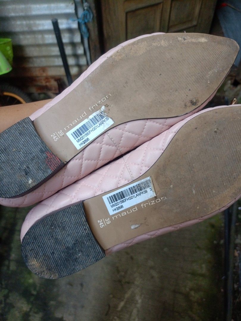 Maud Frizon Pink Flats (Category: Flats & Sandals) located in Davao. Submitted by cleo1812 (Listing ID 1423318382, Image 3). Description: - Maud Frizon pink flats - Quilted design with bow accents - Pointed toe - Some wear on soles - Classic and feminine style - Size indicated on sole - Perfect for everyday wear ‼️WELL USED ‼️WITH MINIMAL STAINS INSIDE NEED Thorough wash lang po PLEASE MANAGE YOUR EXPECTATIONS STILL IN GOOD CONDITION SHIPPING FEE