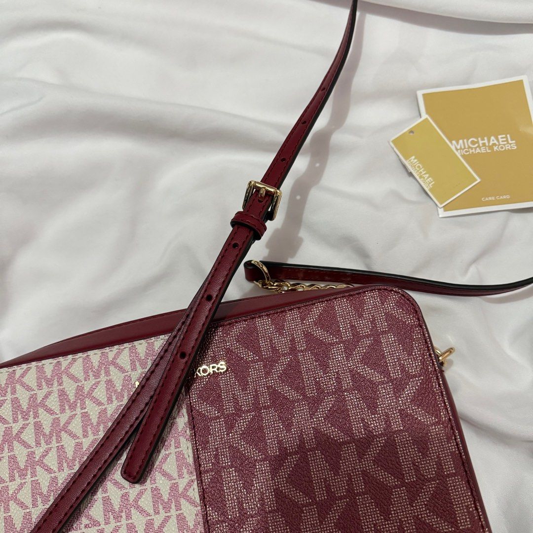 Michael Kors Crossbody Bag (Category: Luxury Bags & Wallets) located in Manila. Submitted by shop.declutter (Listing ID 1423362095, Image 3). Description: MK Jet Set Large East West Crossbody Bag Brand new with tag & care card Guaranteed authentic Bought in EU No other inclusions :).