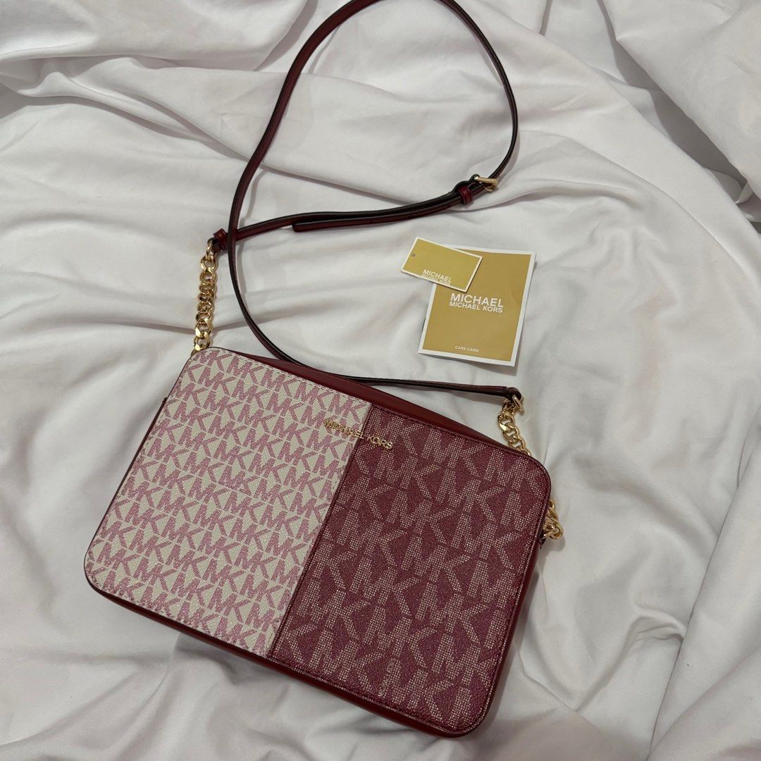 Michael Kors Crossbody Bag (Category: Luxury Bags & Wallets) located in Manila. Submitted by shop.declutter (Listing ID 1423362095, Image 1). Description: MK Jet Set Large East West Crossbody Bag Brand new with tag & care card Guaranteed authentic Bought in EU No other inclusions :).