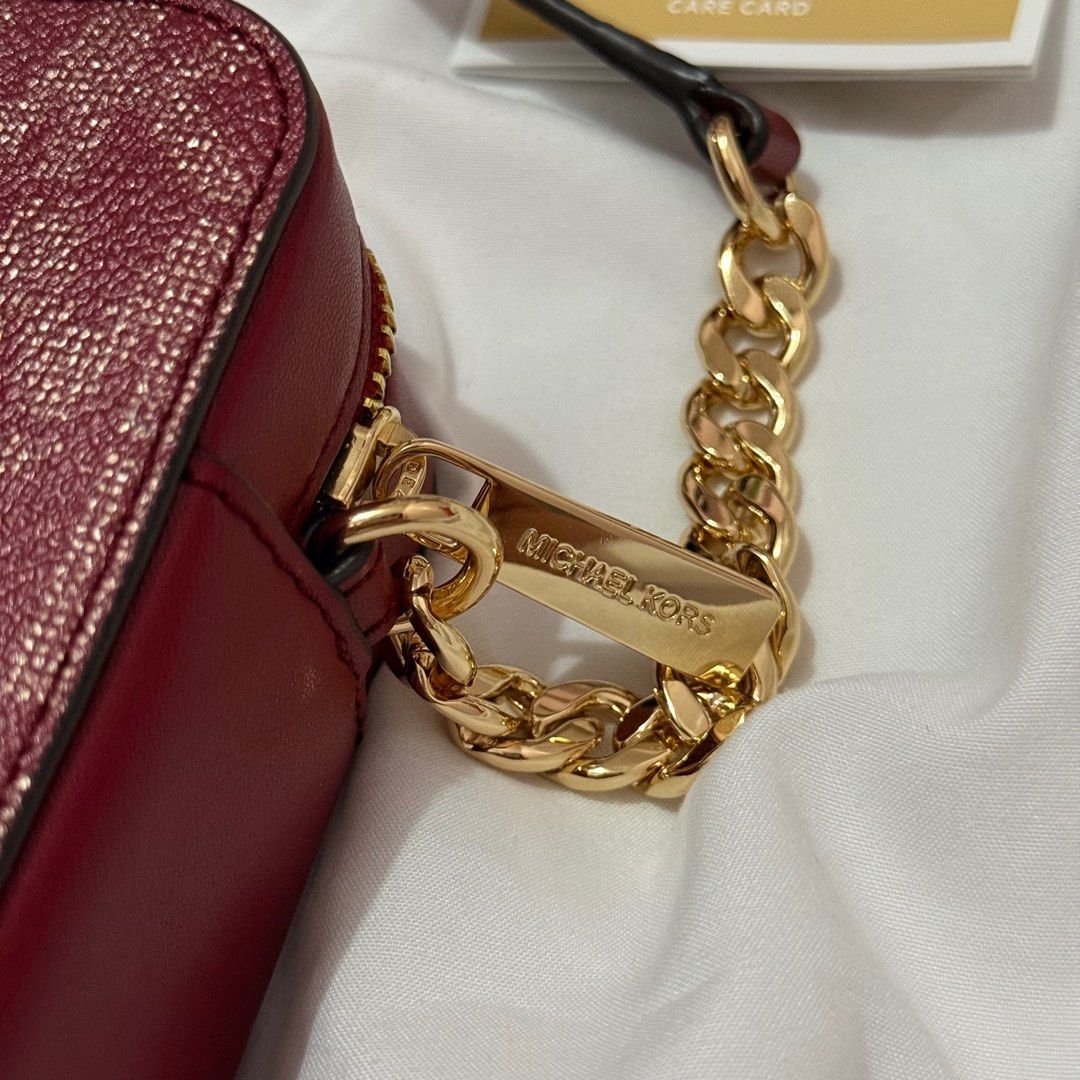 Michael Kors Crossbody Bag (Category: Luxury Bags & Wallets) located in Manila. Submitted by shop.declutter (Listing ID 1423362095, Image 2). Description: MK Jet Set Large East West Crossbody Bag Brand new with tag & care card Guaranteed authentic Bought in EU No other inclusions :).