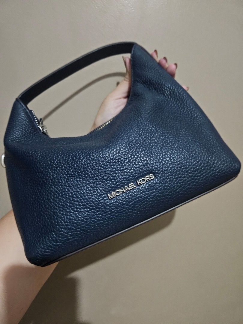 Michael Kors Ember Small Messenger Bag (Category: Luxury Bags & Wallets) located in Quezon City. Submitted by gabrielscloset (Listing ID 1423388027, Image 1). Description: - Michael Kors Ember Small Messenger Bag - Color: Navy Blue - Style: Messenger bag with top handle - Material: Leather - Closure: Zip - Interior: Branded lining - Includes: Care card and original tag - Original Price: $448 Bag Dimensions Width: 9 inches (about 22.8 cm) Height: 