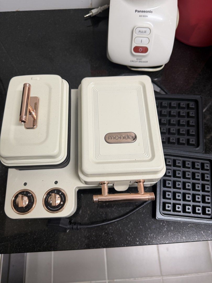 Monda Multi-Function Breakfast Maker (Category: Other Kitchen Appliances) located in Kuala Lumpur. Submitted by loopy2022 (Listing ID 1423320667, Image 1). Description: Never use. It’s gift from my friend. .