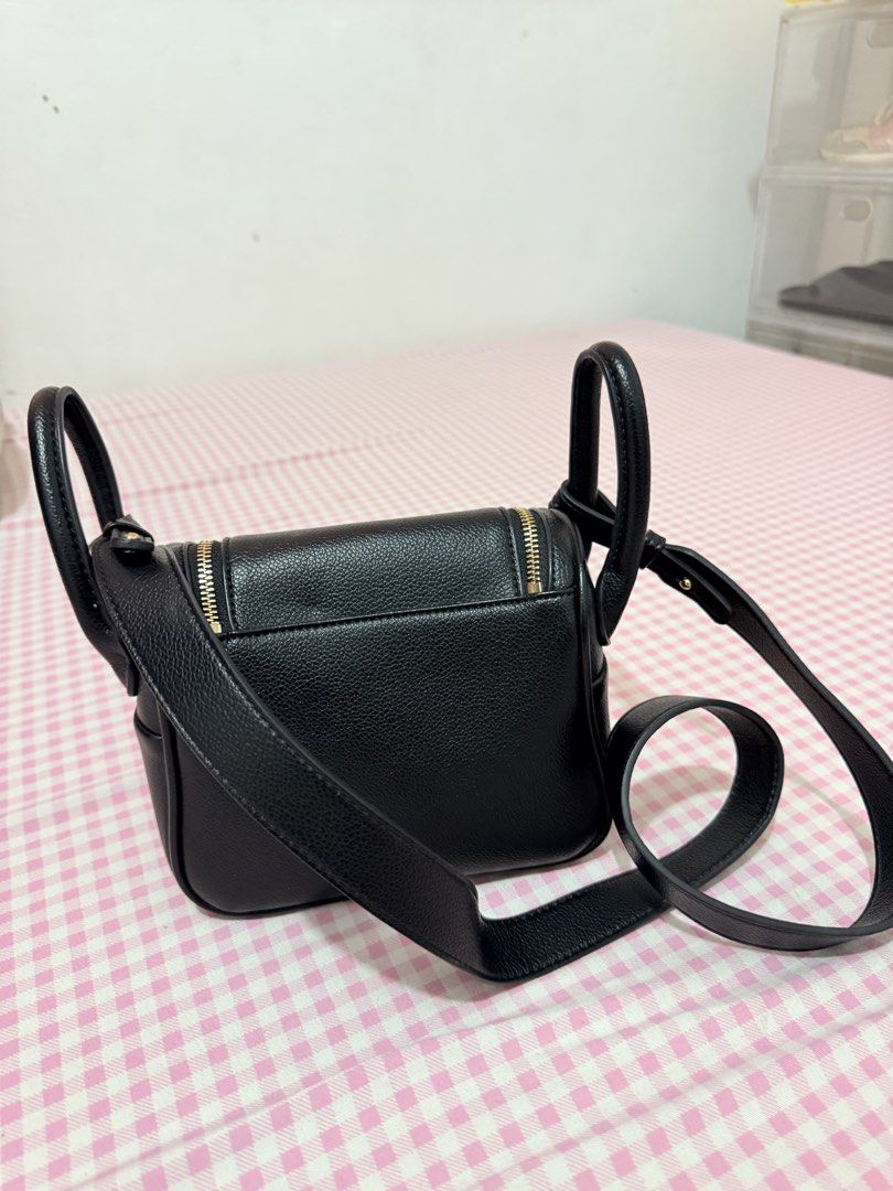 Mossdoom Black Crossbody Bag (Category: Cross-body Bags) located in Dasmarinas. Submitted by xocee__ (Listing ID 1423363610, Image 3). Description: - Brand: Mossdoom - Style: Crossbody bag - Features: Top handle, detachable shoulder strap - Closure: Zip closure - Interior: Small pocket - Material: Textured exterior - Hardware: Gold-colored - Size: Compact, ideal for daily use.