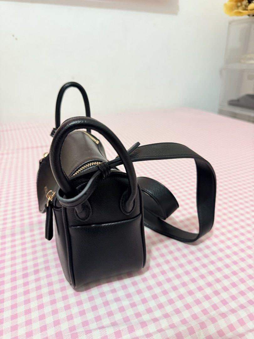 Mossdoom Black Crossbody Bag (Category: Cross-body Bags) located in Dasmarinas. Submitted by xocee__ (Listing ID 1423363610, Image 2). Description: - Brand: Mossdoom - Style: Crossbody bag - Features: Top handle, detachable shoulder strap - Closure: Zip closure - Interior: Small pocket - Material: Textured exterior - Hardware: Gold-colored - Size: Compact, ideal for daily use.