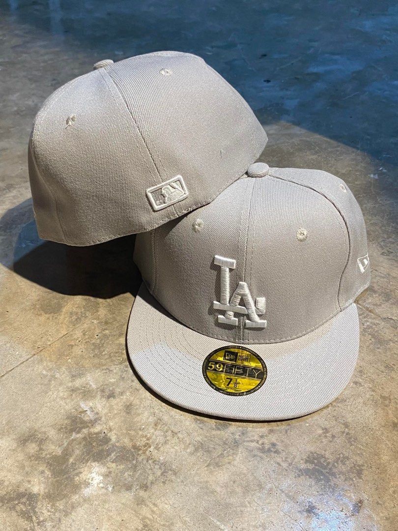 New Era Los Angeles Dodgers 59FIFTY Cap (Category: Caps & Hats) located in Dinalupihan. Submitted by capsnpffs (Listing ID 1423320539, Image 1). Description: - New Era 59FIFTY cap - Los Angeles Dodgers logo - Light grey color - White logo - Size: 7 1/8 - Features MLB logo - Fitted cap.