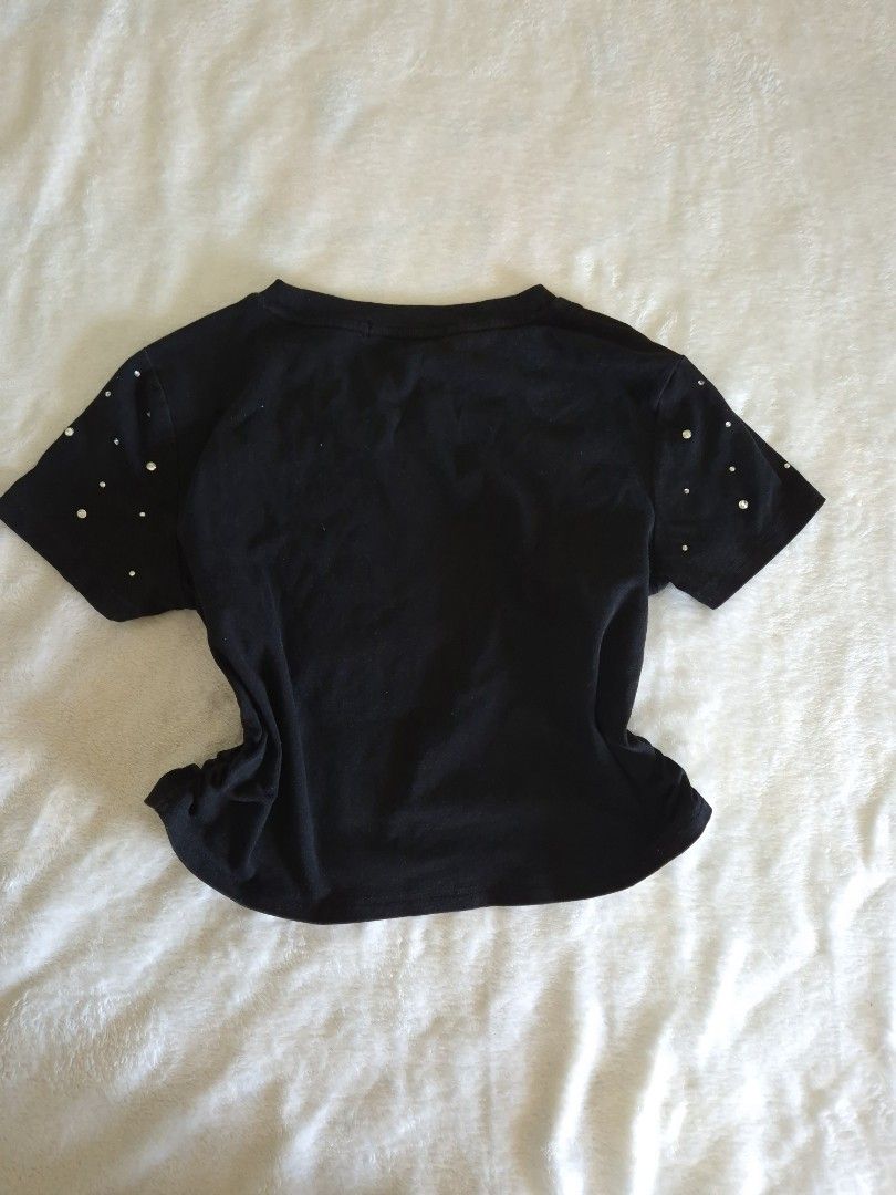 Nnassa Black pearl shirt (Category: Shirts) located in Paranaque City. Submitted by hbd1233 (Listing ID 1423333983, Image 3). Description: No flaws, just in well-used condition..