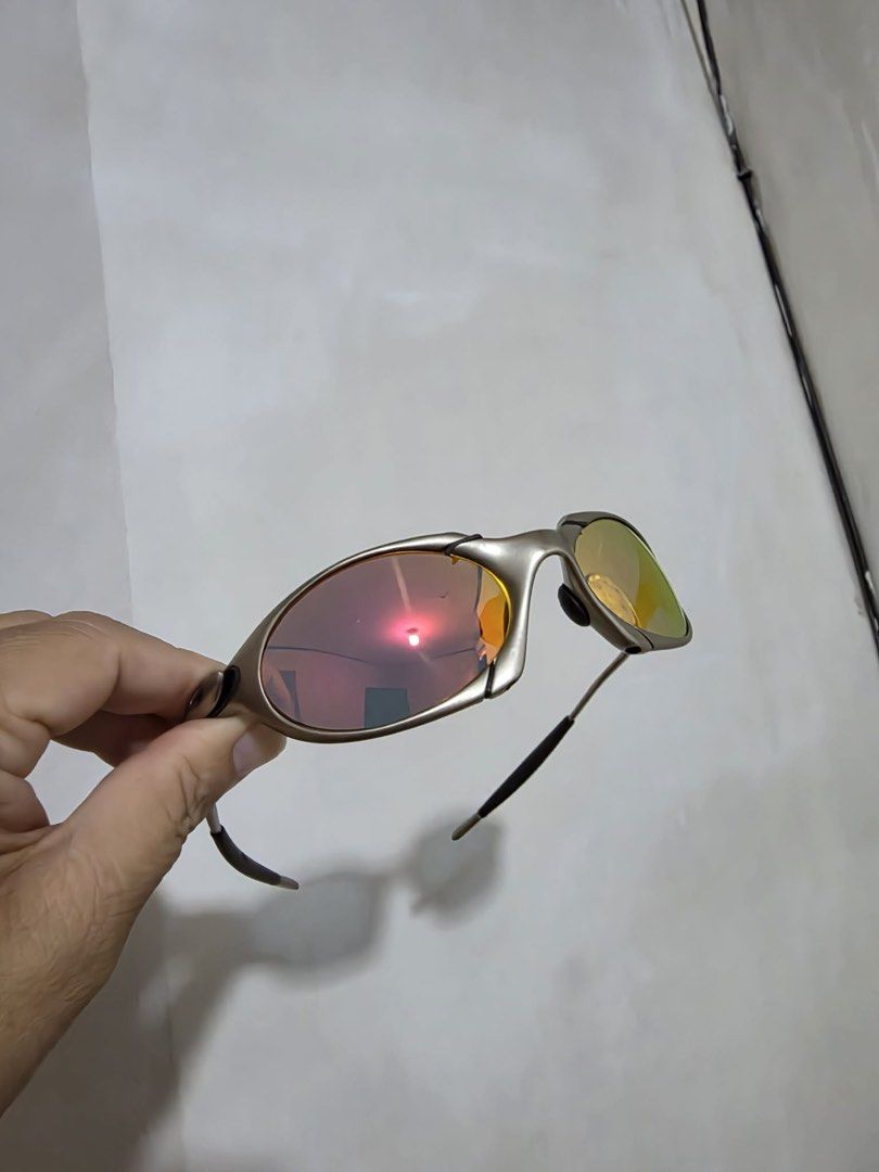oakley romeo 1 plasma complete (Category: Sunglasses & Eyewear) located in Manila. Submitted by oakaddict (Listing ID 1423382435, Image 2). Description: frame 9.5/10 rubbers 9/10 lens replacent fire 10/10 with box and coin non matching.