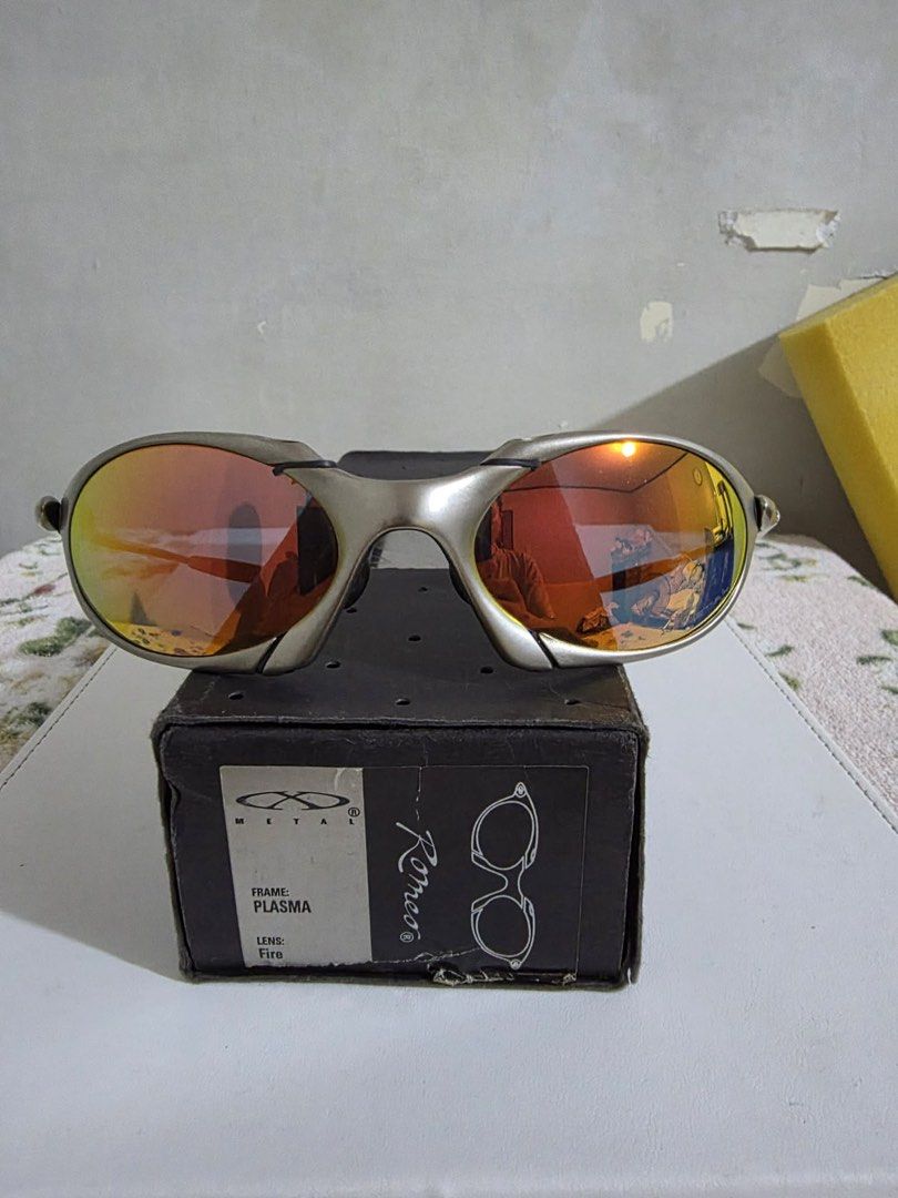 oakley romeo 1 plasma complete (Category: Sunglasses & Eyewear) located in Manila. Submitted by oakaddict (Listing ID 1423382435, Image 1). Description: frame 9.5/10 rubbers 9/10 lens replacent fire 10/10 with box and coin non matching.
