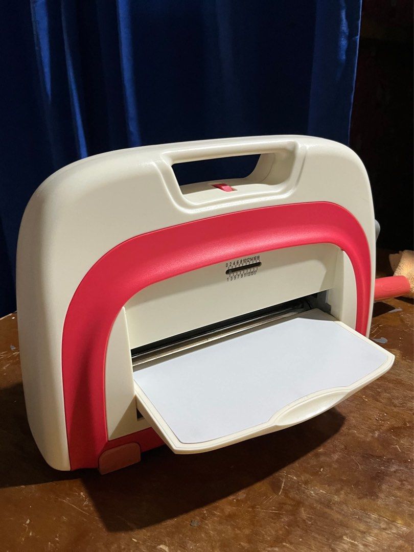 Obliq Die Cutting Machin (Category: Craft Supplies & Tools) located in Manila. Submitted by swift_teptep (Listing ID 1423321717, Image 2). Description: Freebies 2 metal thin dies party hat and mini gable box worth 2k+ Perfect for DIY projects, souvenirs, invitations, gift boxes & small business 💼💛 ✔️ Smooth cutting ✔️ With platform/base included ✔️ Tested & working (see sample output in photos) ✔️ Very good condition RFS: Not using much 📍 PM f